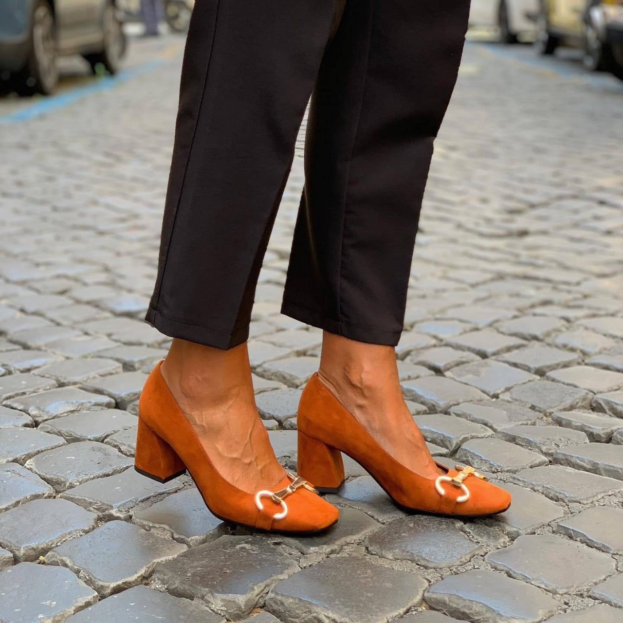 ELEGANTNÍ DÉCOLLETÉ S AURICKÝM DETAILEM