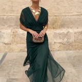 Luisa | Elegantní dlouhé šaty s výstřihem do V, které zvýrazňují siluetu